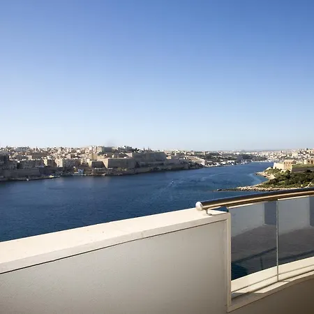 The Seafront Tower Suites Szálloda Sliema