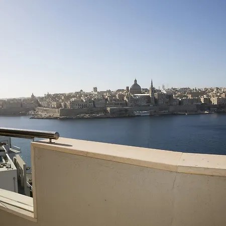 Szálloda The Seafront Tower Suites Sliema