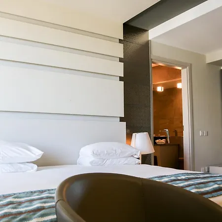The Seafront Tower Suites Слима