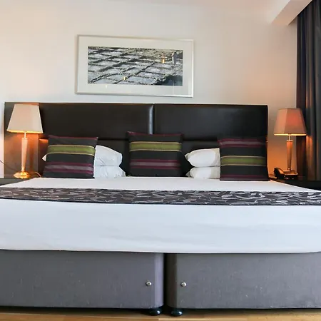 The Seafront Tower Suites *