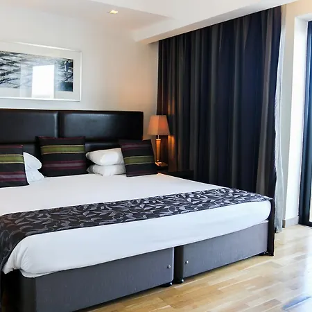 The Seafront Tower Suites * Слима