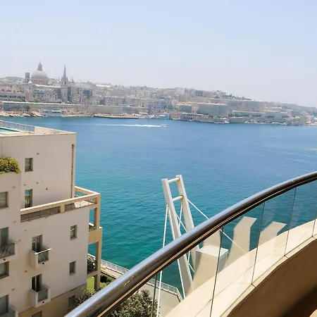 Отель The Seafront Tower Suites Слима