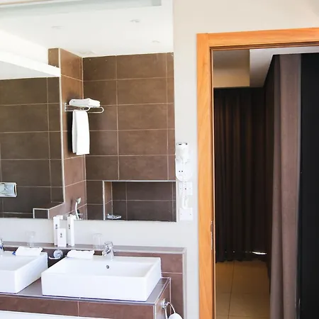 Hotel The Seafront Tower Suites